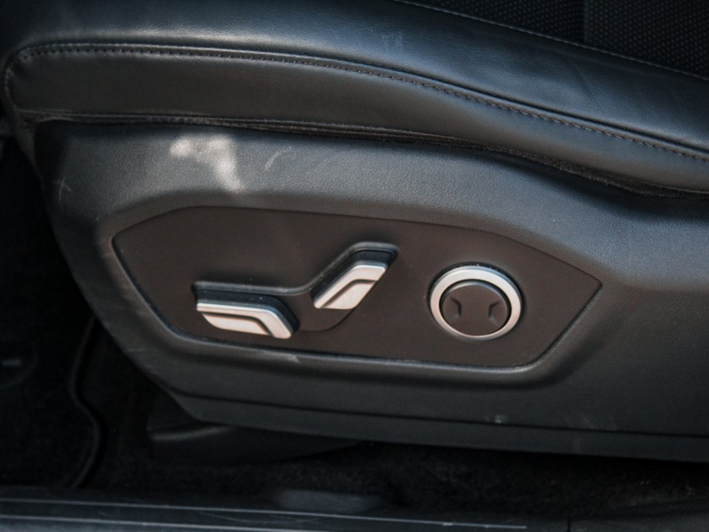 Used 2025 Phantom Black Hyundai SEL image 10