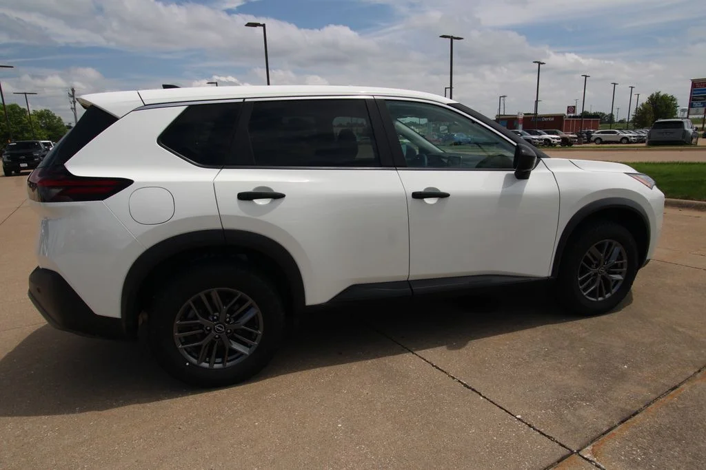 Used 2023 White Nissan S image 5