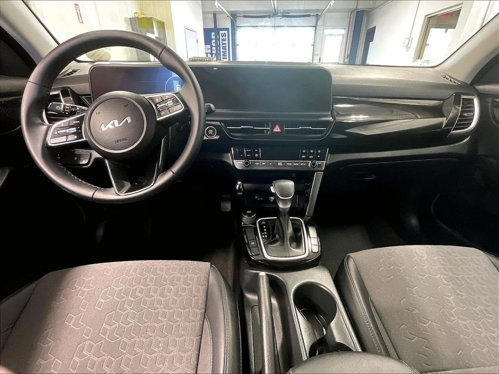 Used 2024 Blue Kia S image 21