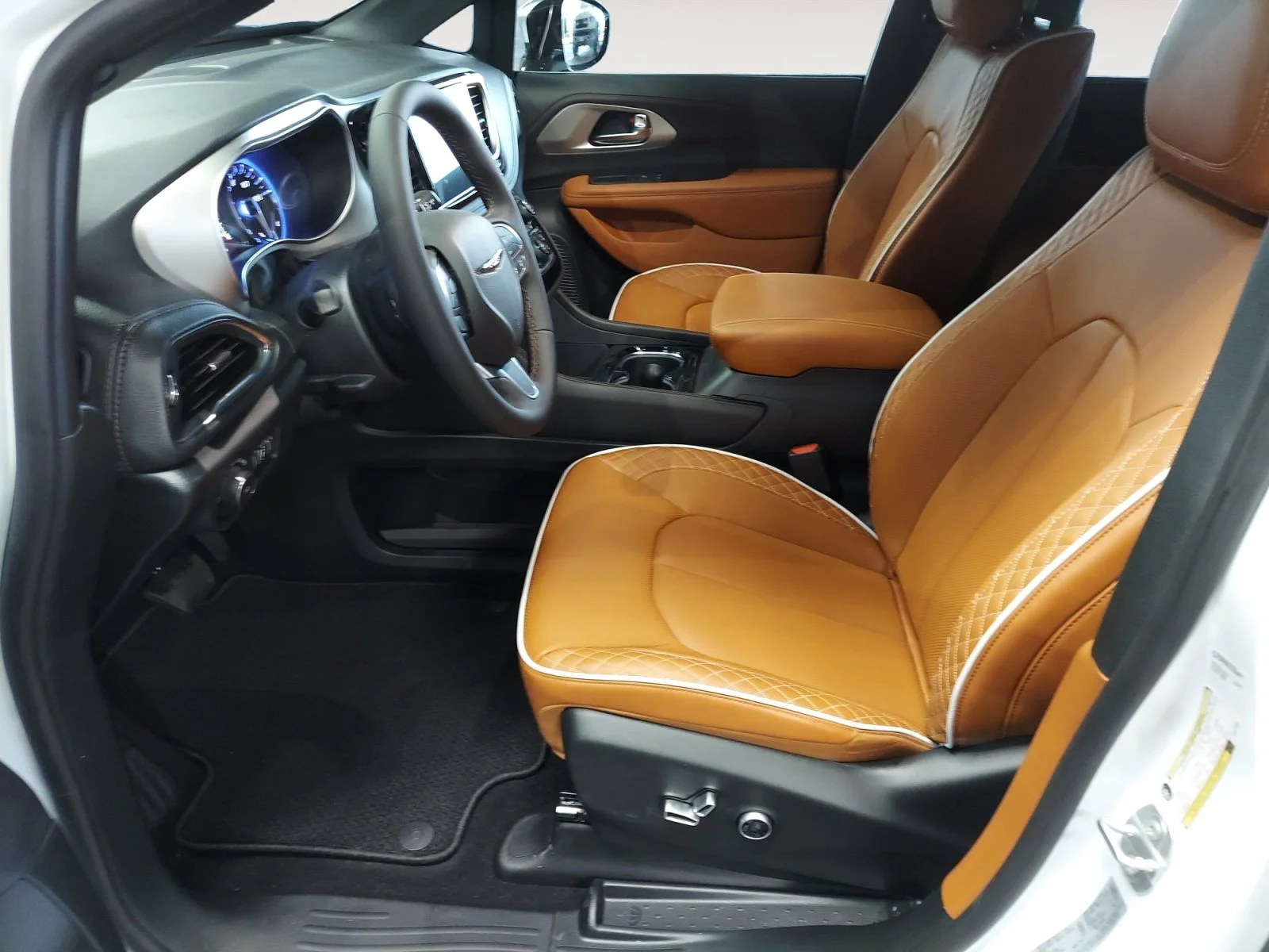 New 2026 Bright White Clearcoat Chrysler Pinnacle image 23