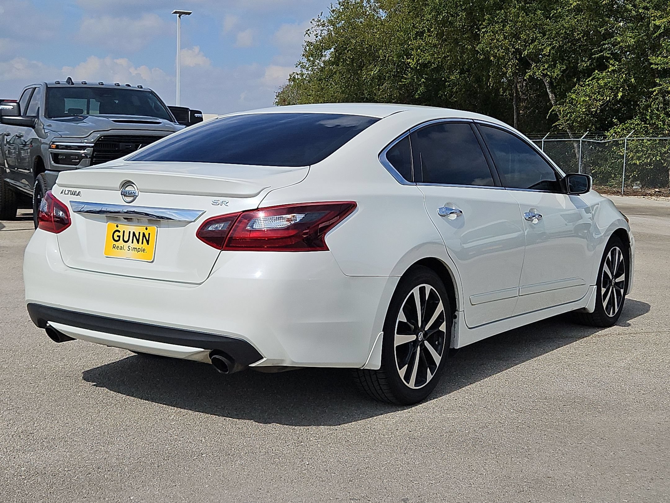 Used 2018 Pearl White Nissan 2.5 SR image 3