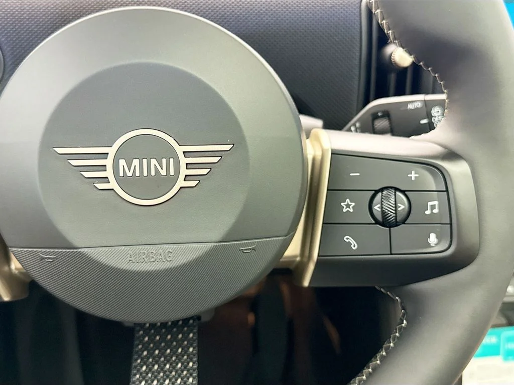 New 2026 Nanuq White Metallic MINI Signature Plus image 12