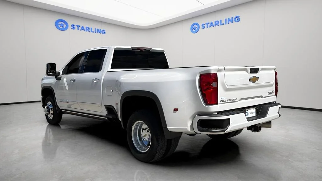 Used 2024 Iridescent Pearl Tricoat Chevrolet High Country DRW image 6