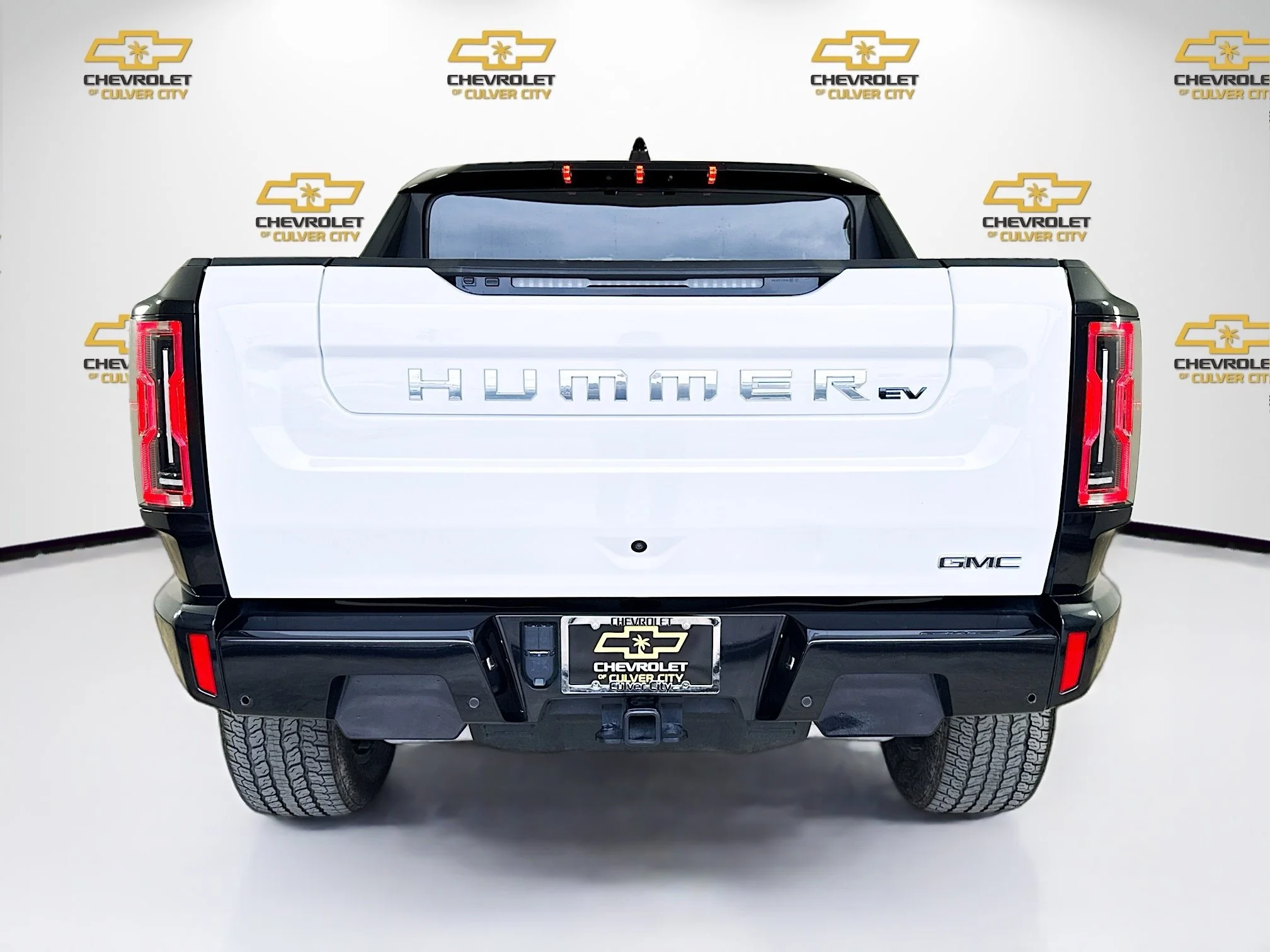 Used 2025 Interstellar White GMC 2X image 7