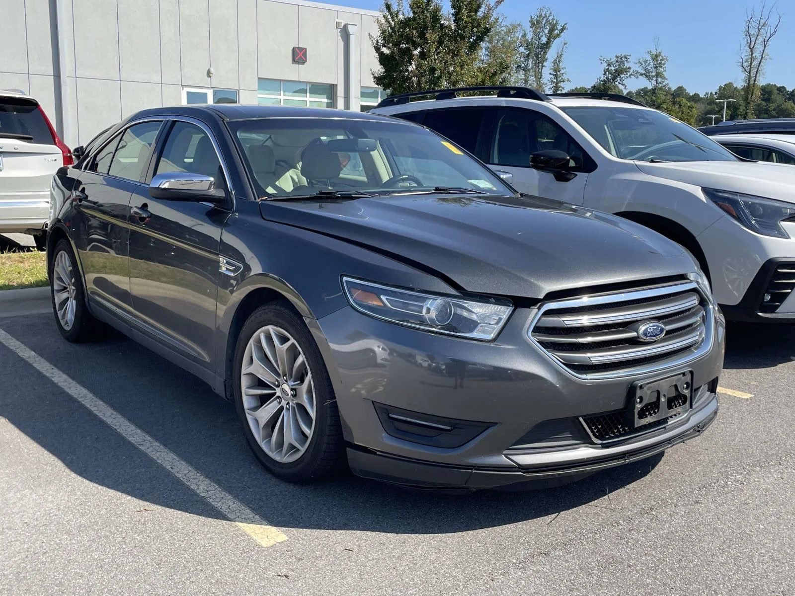 Used 2016 Magnetic Metallic Ford Limited image 1