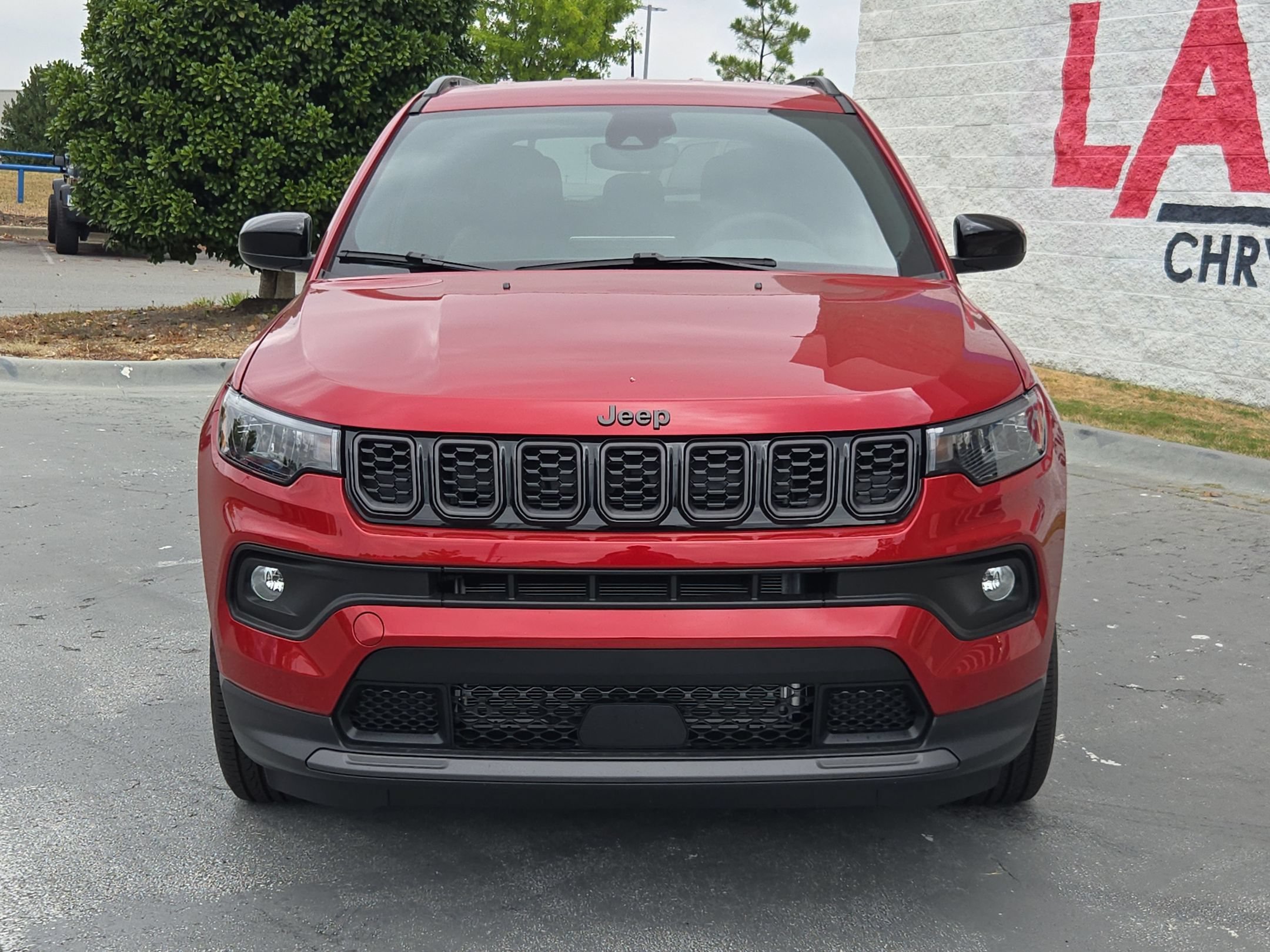 New 2026 Red Hot Pearl-Coat Exterior Paint Jeep Latitude Altitude image 2