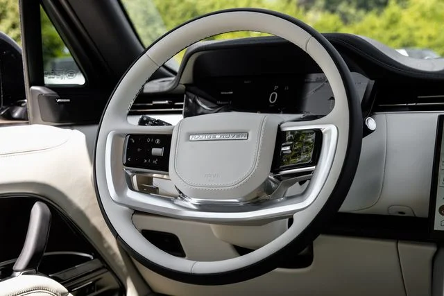 New 2026  Land Rover SE image 19