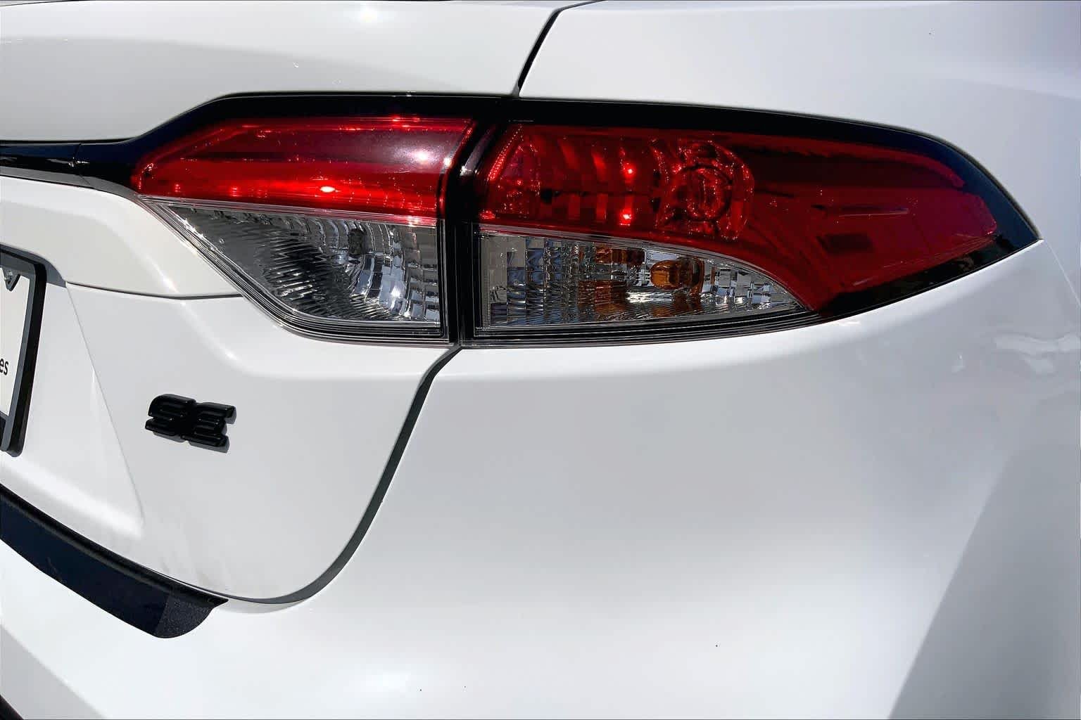 Used 2026 Ice Cap Toyota SE image 30