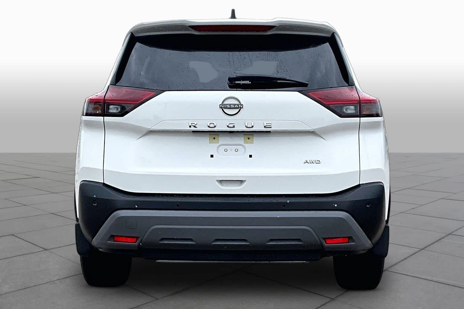 Used 2023 Glacier White Nissan S image 5