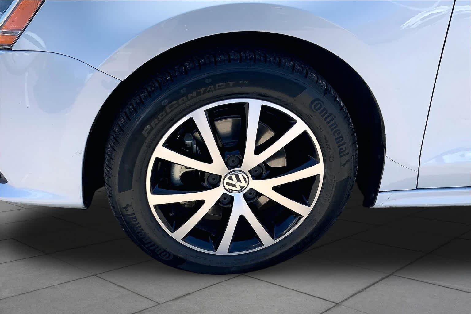 Used 2017  Volkswagen 1.4T SE image 10