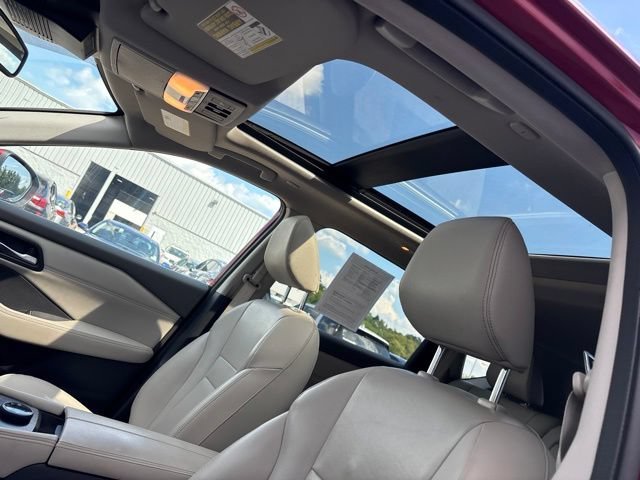 Used 2022 Scarlet Ember Tintcoat Nissan SL image 16