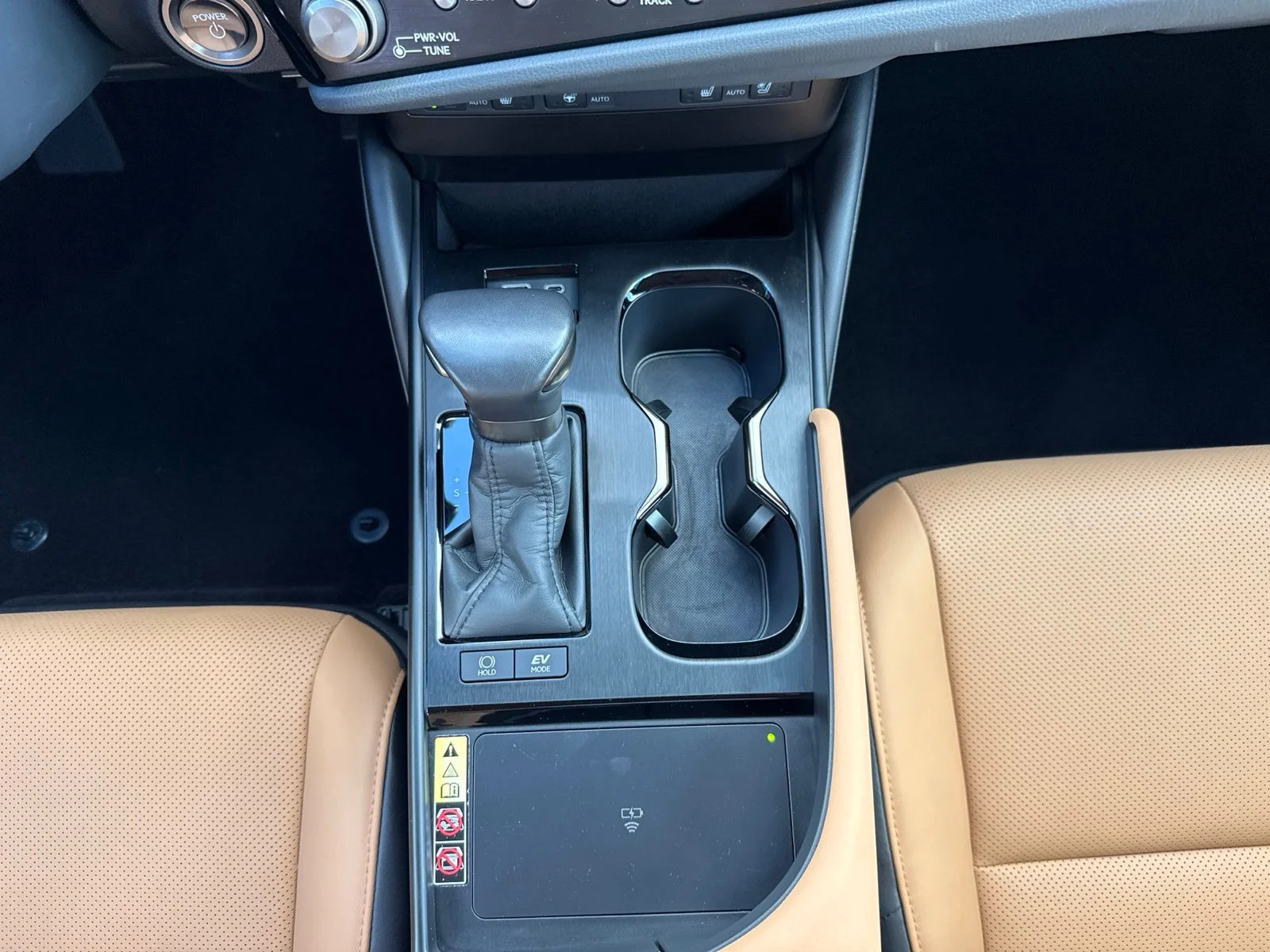 Used 2025 White Lexus 300h image 17
