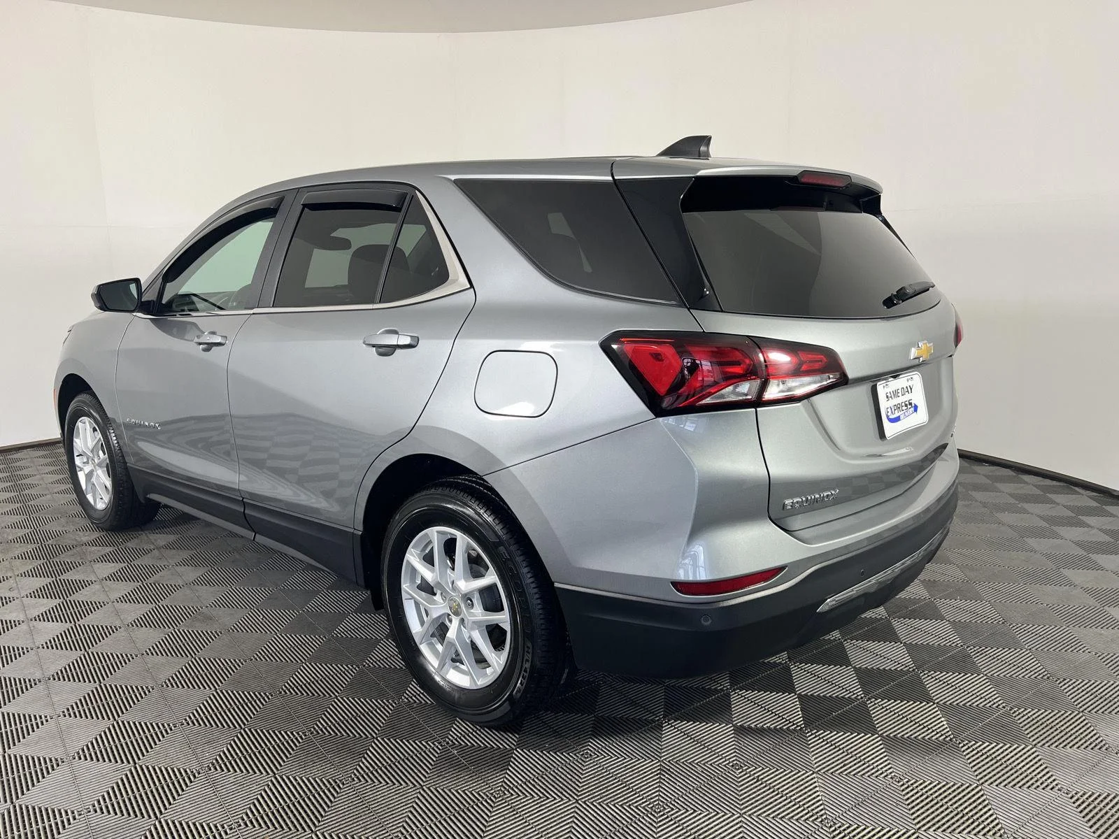 Used 2024 Sterling Gray Metallic Chevrolet LT image 27
