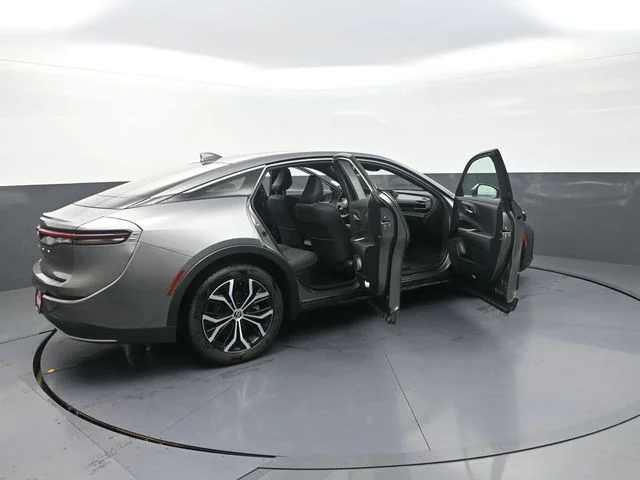 Used 2023  Toyota XLE image 43