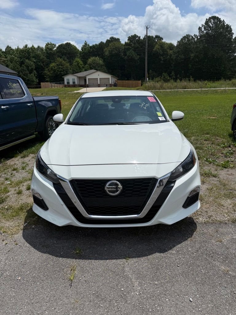Used 2022 Glacier White Nissan 2.5 S image 3