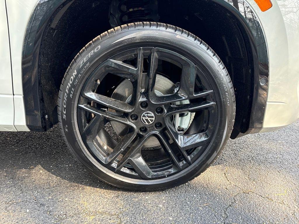 New 2026 Sandstone Volkswagen 2.0T SE R-Line Black image 2