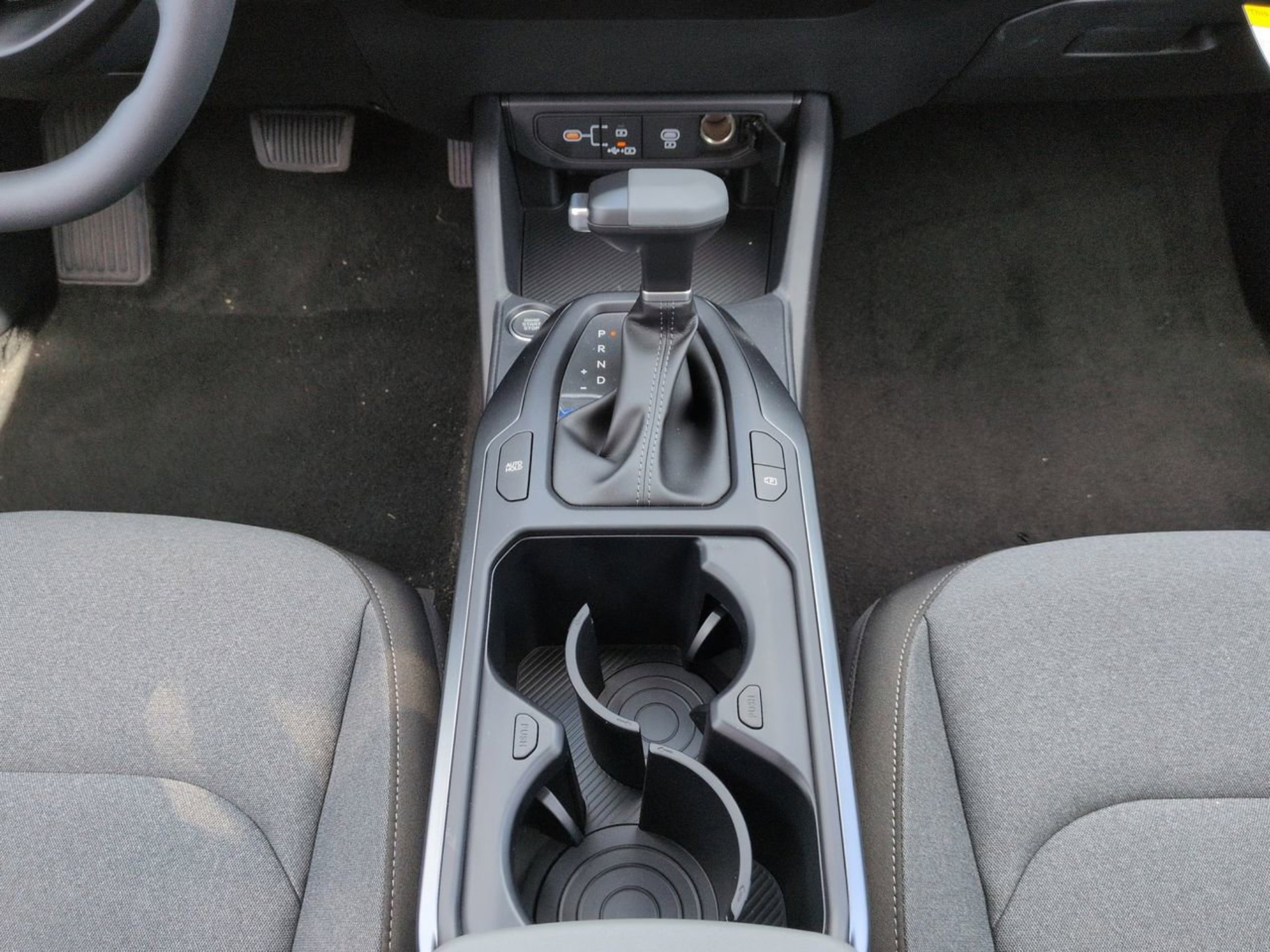 New 2026 Snow White Pearl Kia LXS image 20