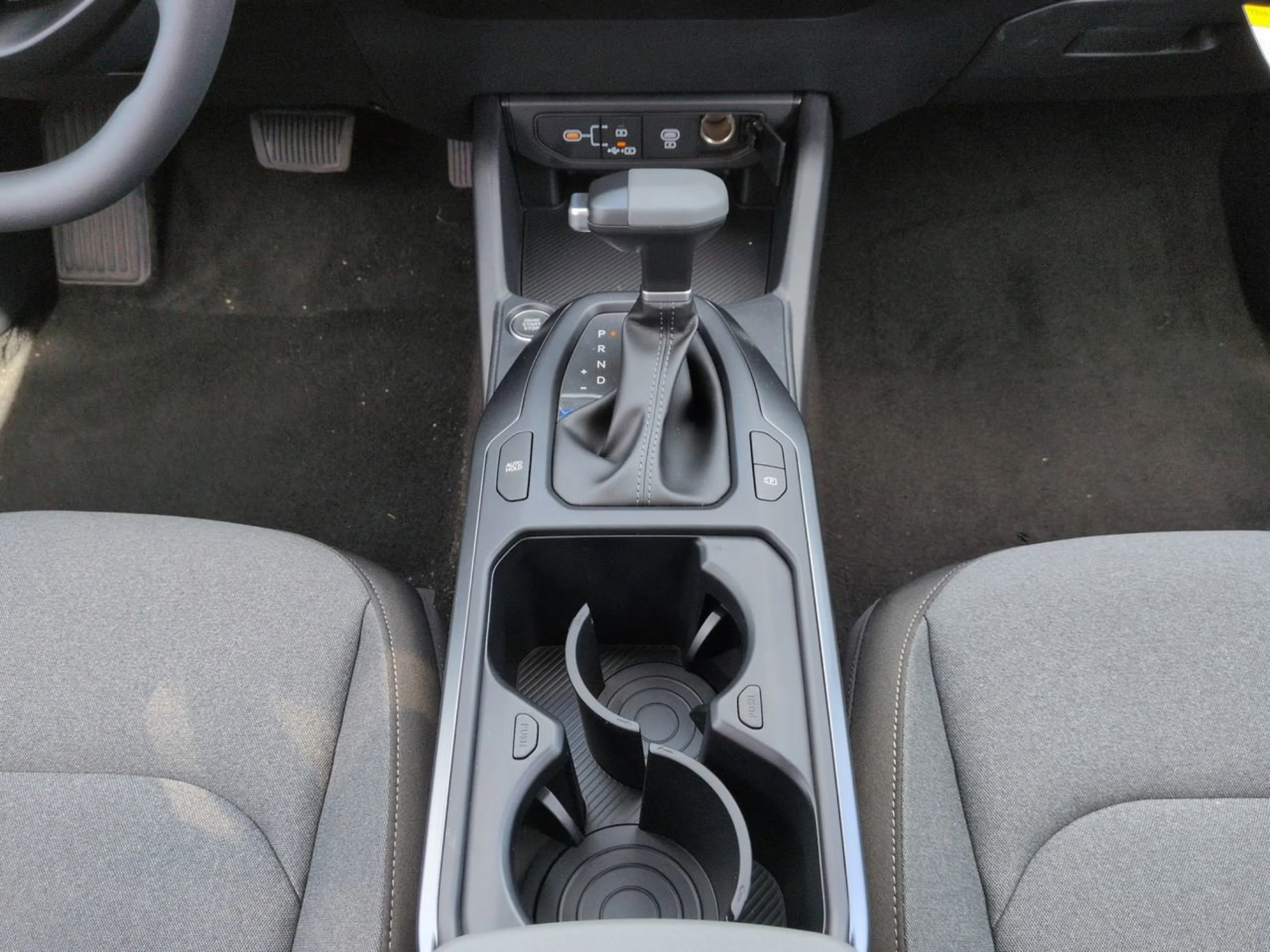 New 2026 Snow White Pearl Kia LXS image 20