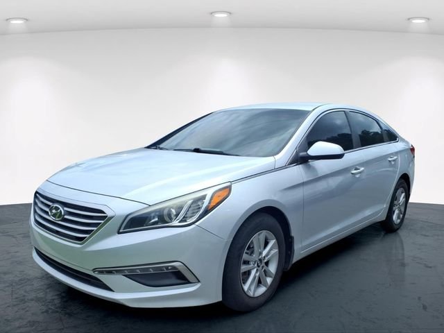 Used 2015 Silver Hyundai SE image 2