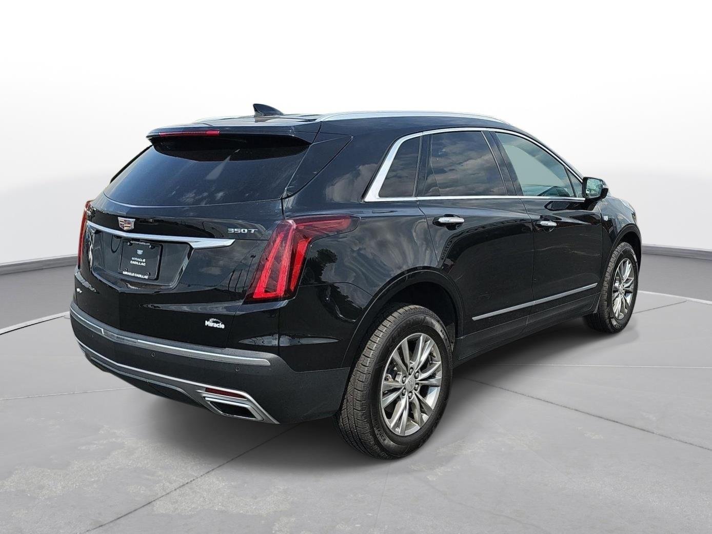 Used 2023 Stellar Black Metallic Cadillac Premium Luxury image 5