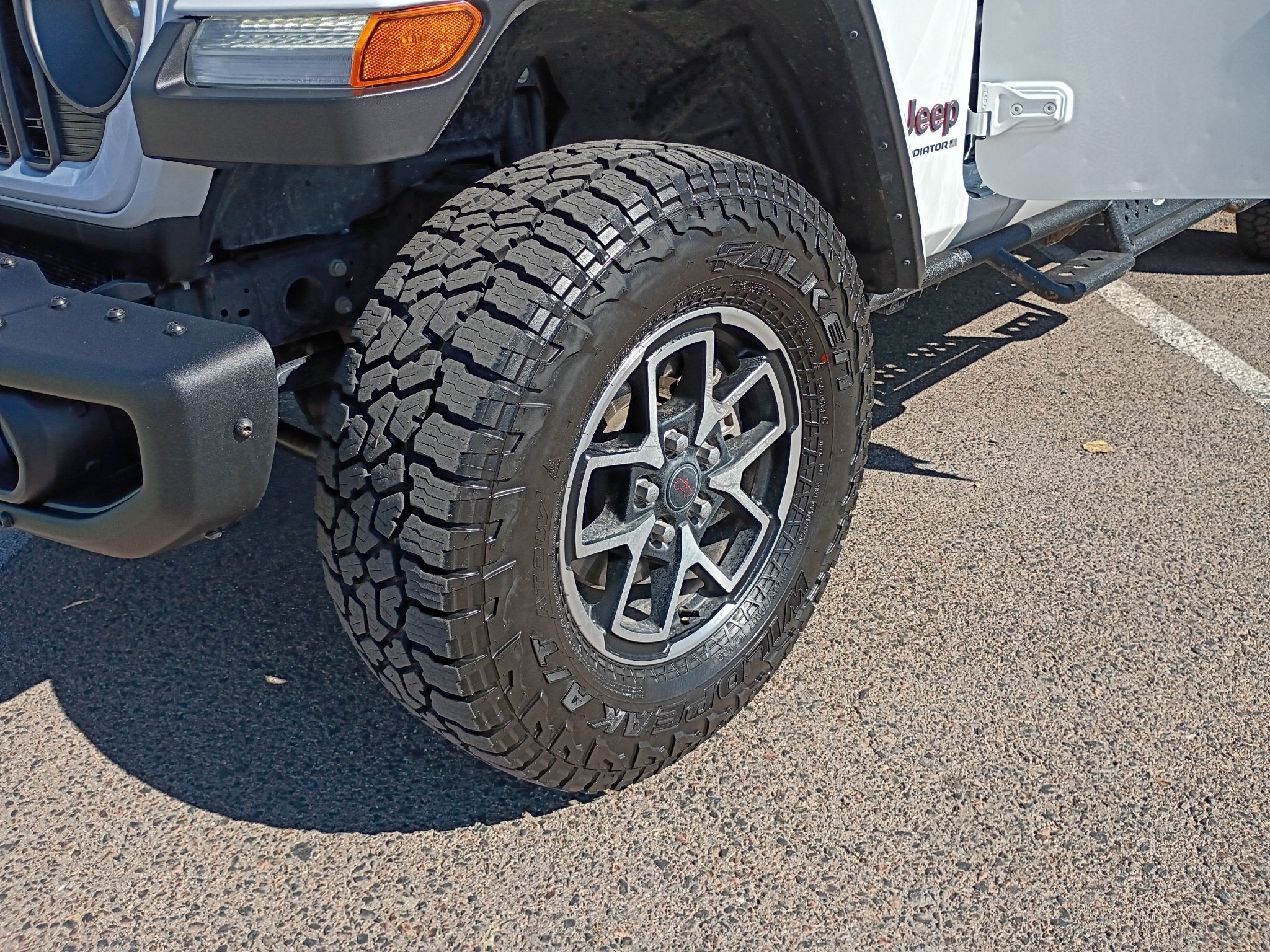 Used 2024 Bright White Clearcoat Jeep Rubicon X image 40