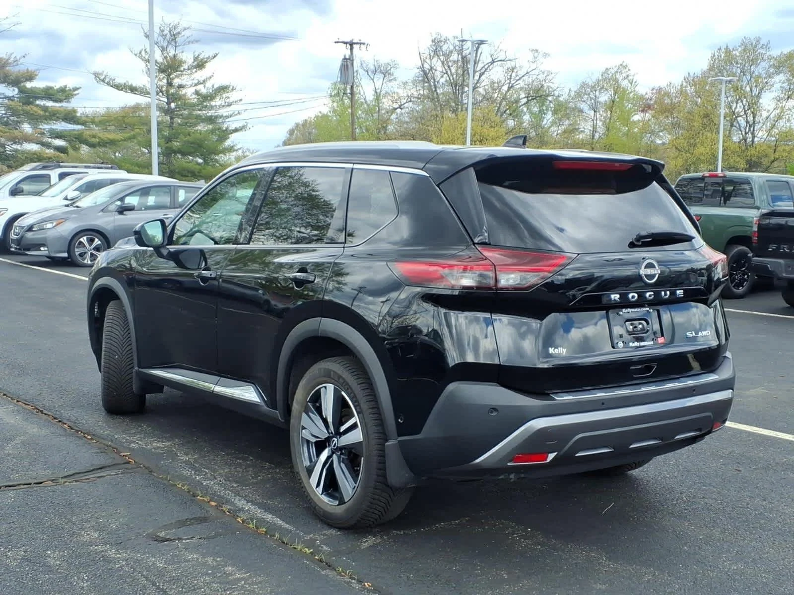Certified Used 2023 Super Black Nissan SL image 7