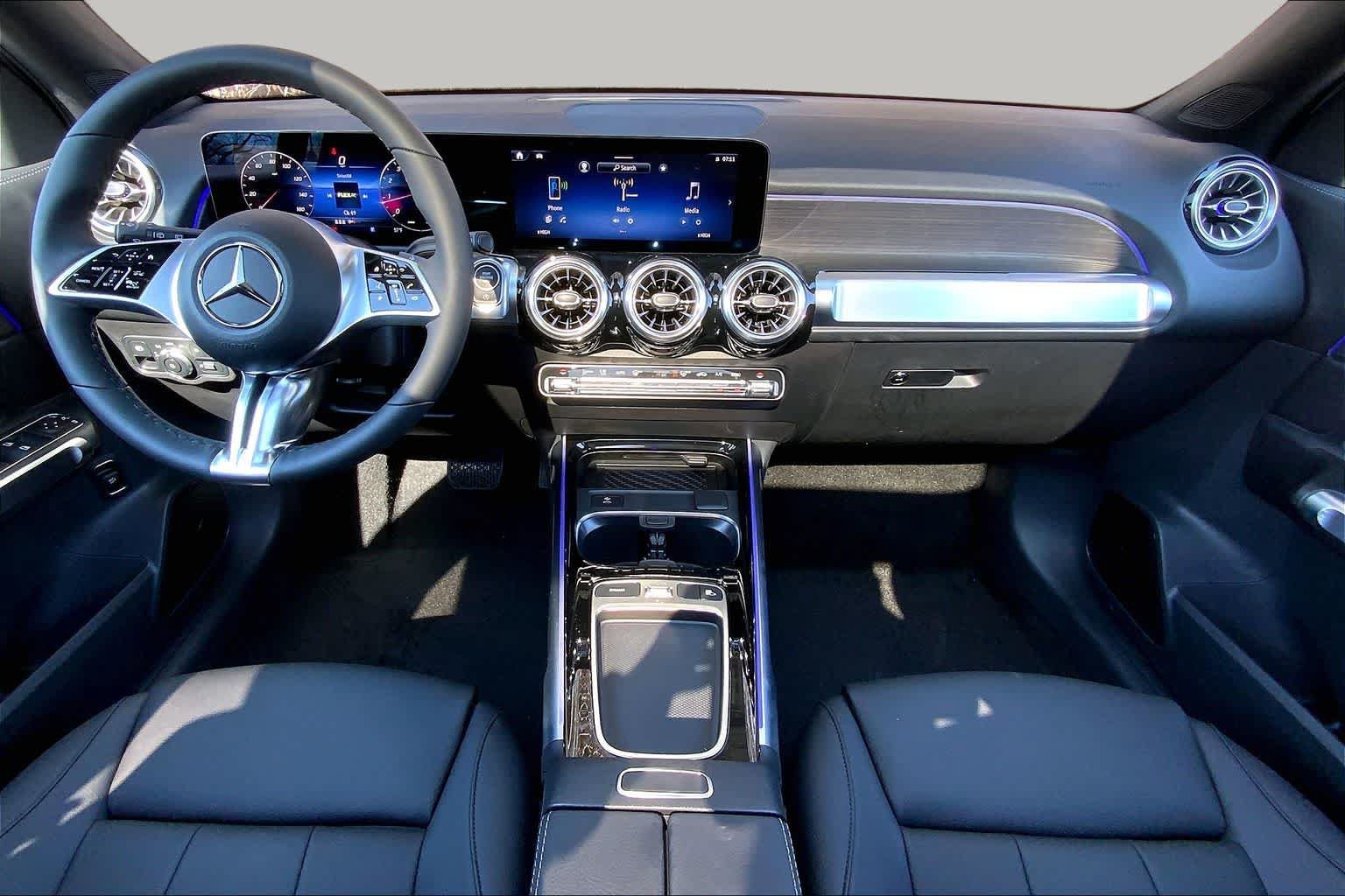 New 2026 Polar White Mercedes-Benz GLB 250 image 5