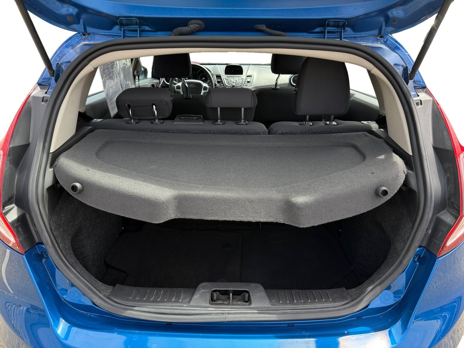 Used 2019 Lightning Blue Metallic Ford SE image 17