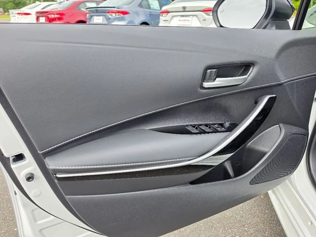 New 2026 Wind Chill Pearl with Midnight Black Metallic roof Toyota XSE image 12
