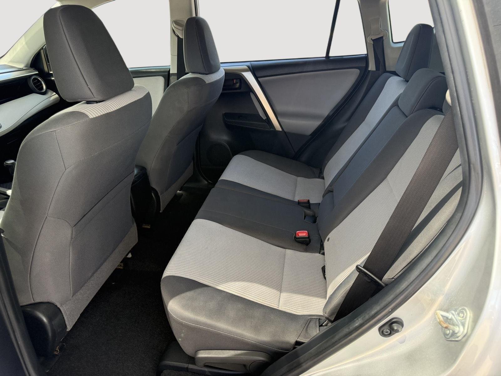 Used 2014 Classic Silver Metallic Toyota LE image 12