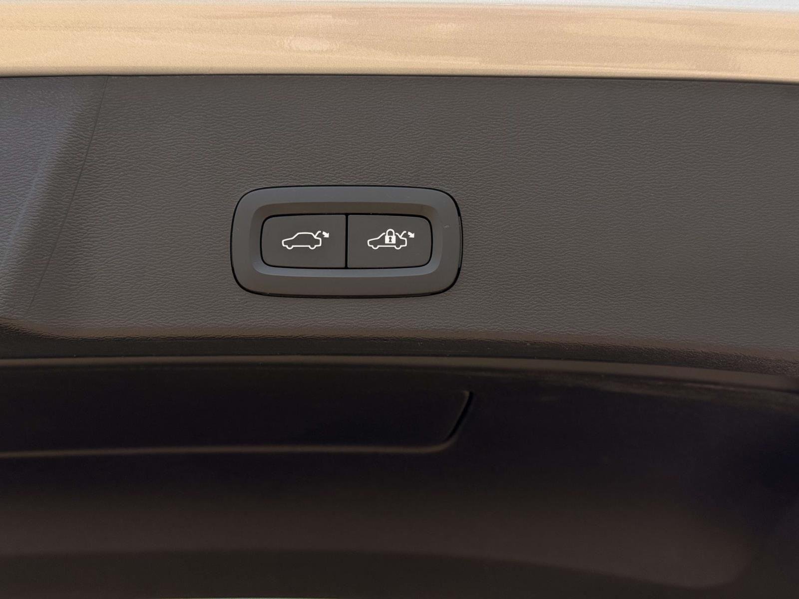 Used 2023 Silver Dawn Metallic Volvo Plus image 13