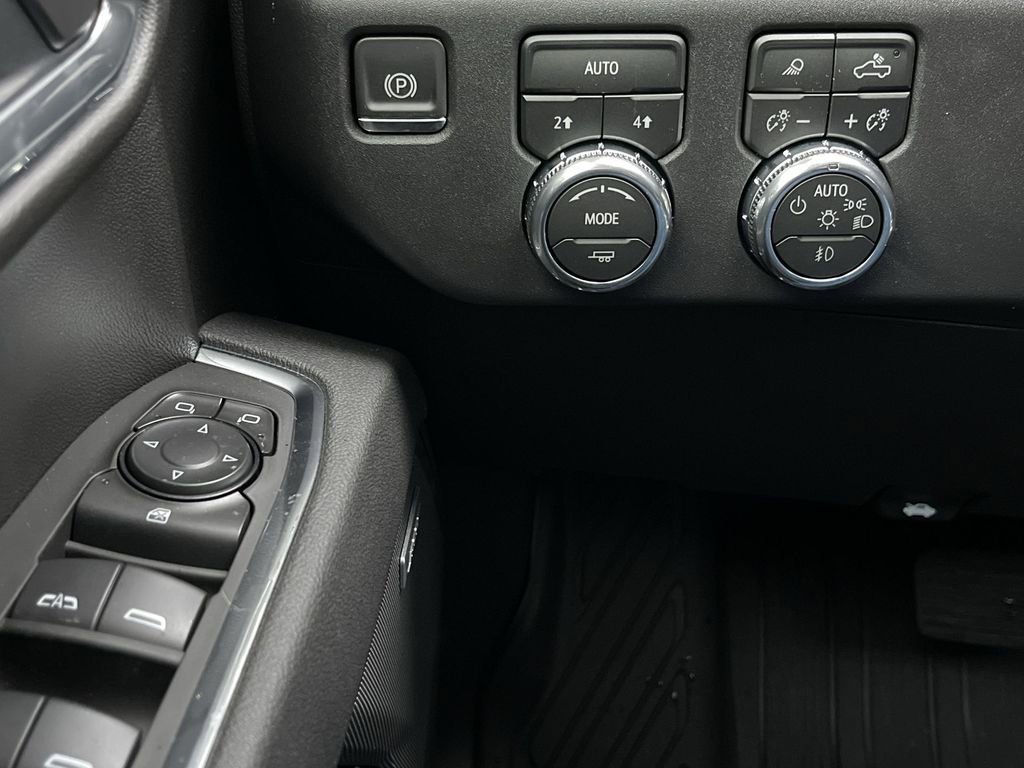 New 2026 Onyx Black GMC Elevation image 18