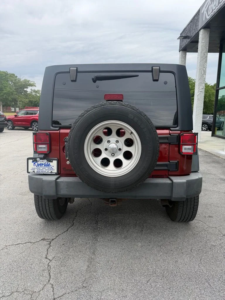 Used 2008 Red Jeep Unlimited X image 3