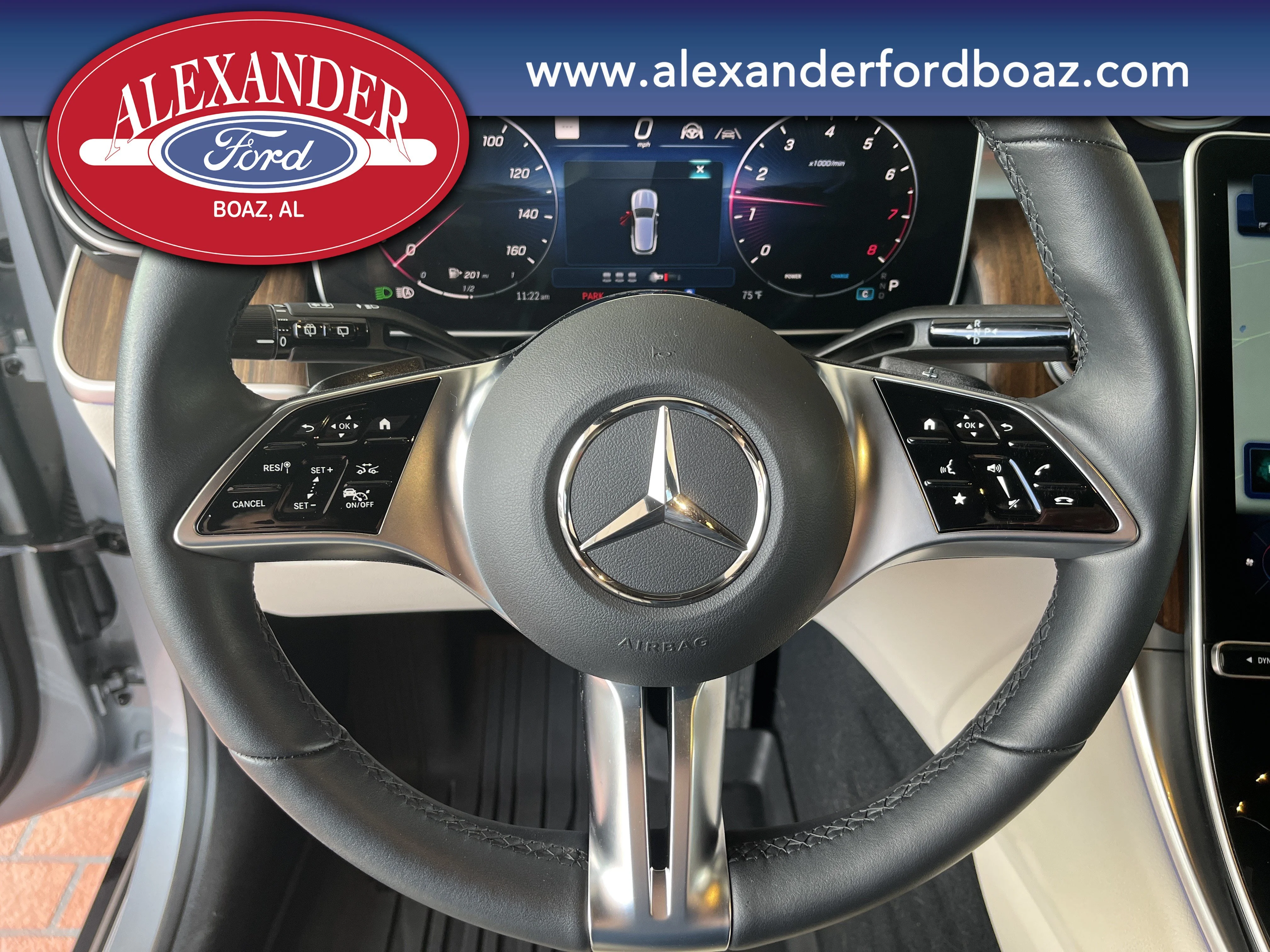 Used 2025 Silver Mercedes-Benz GLC 300 image 22