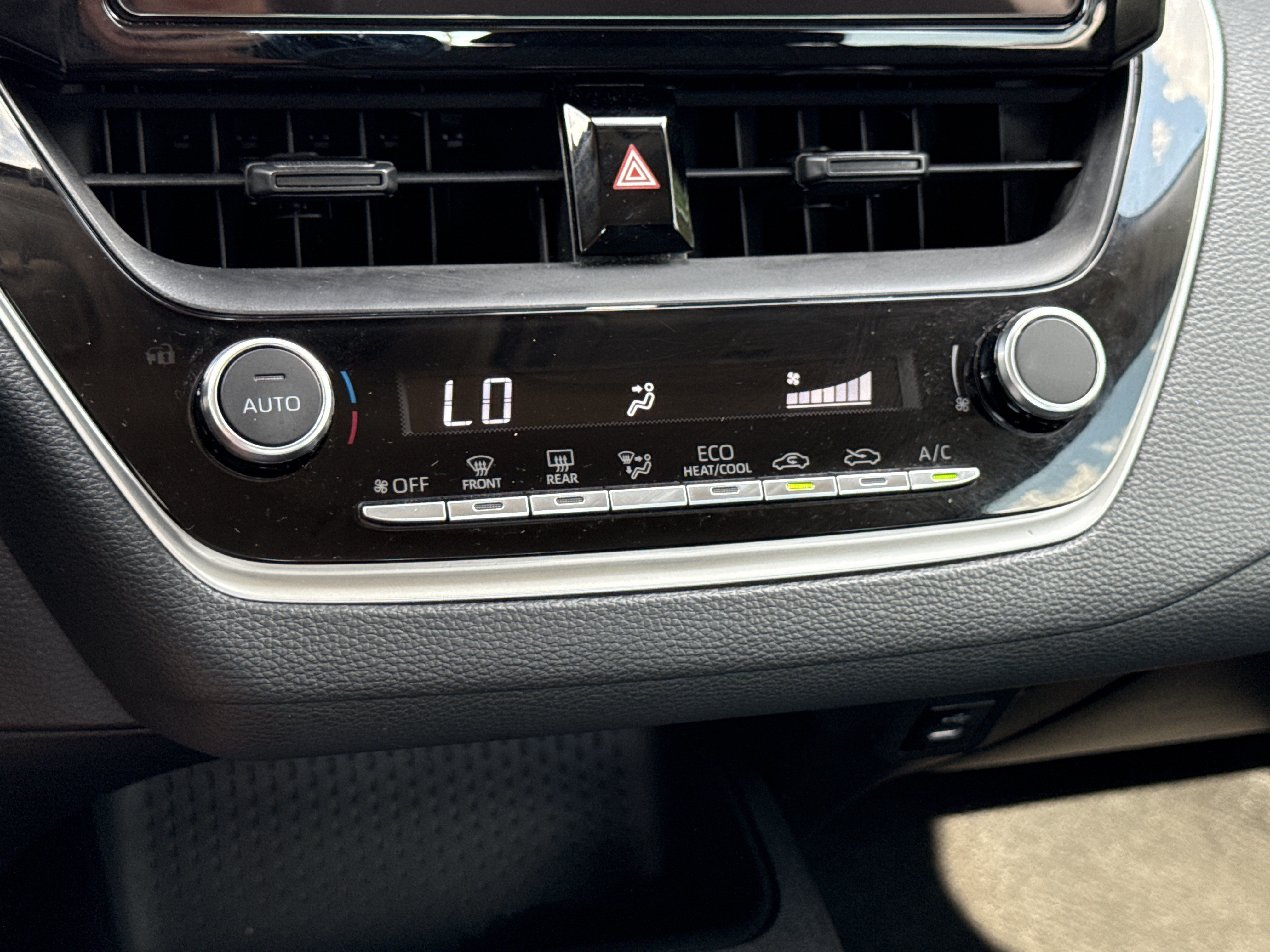 Used 2025 Ice Cap Toyota LE image 24