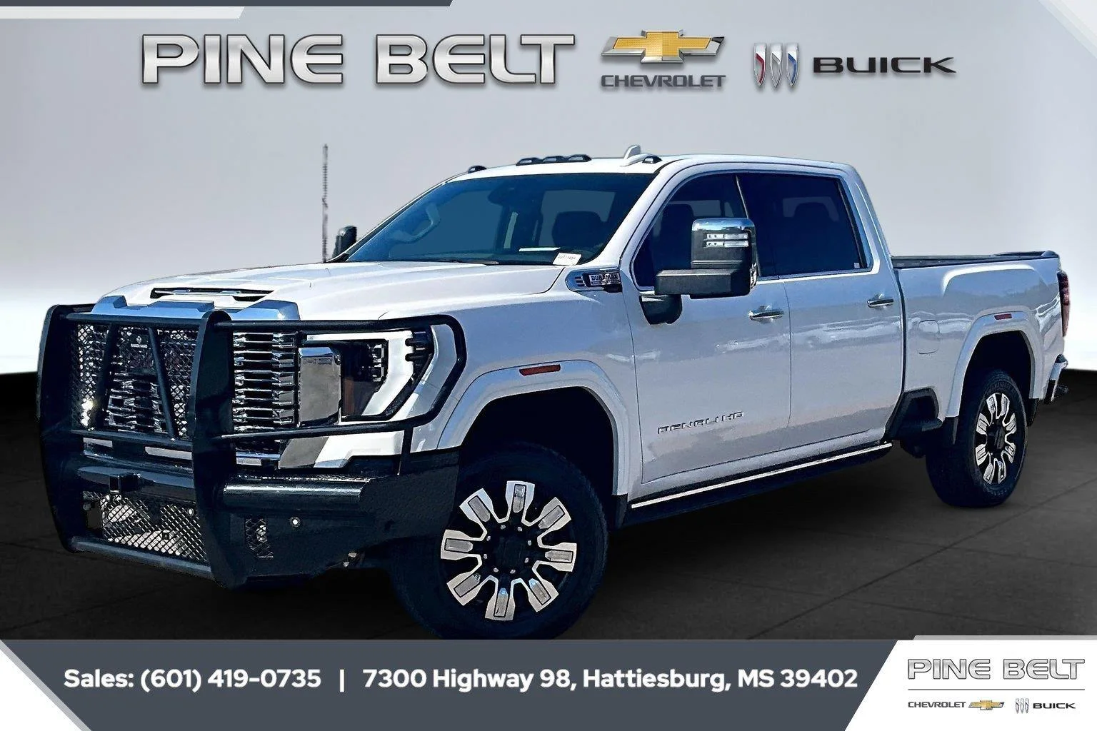 Used 2024 White Frost Tricoat GMC Denali image 11