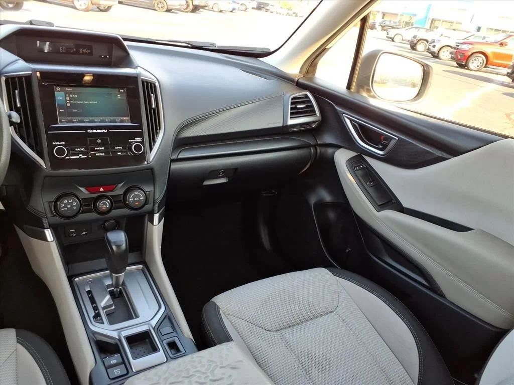 Used 2023 White Subaru  image 26