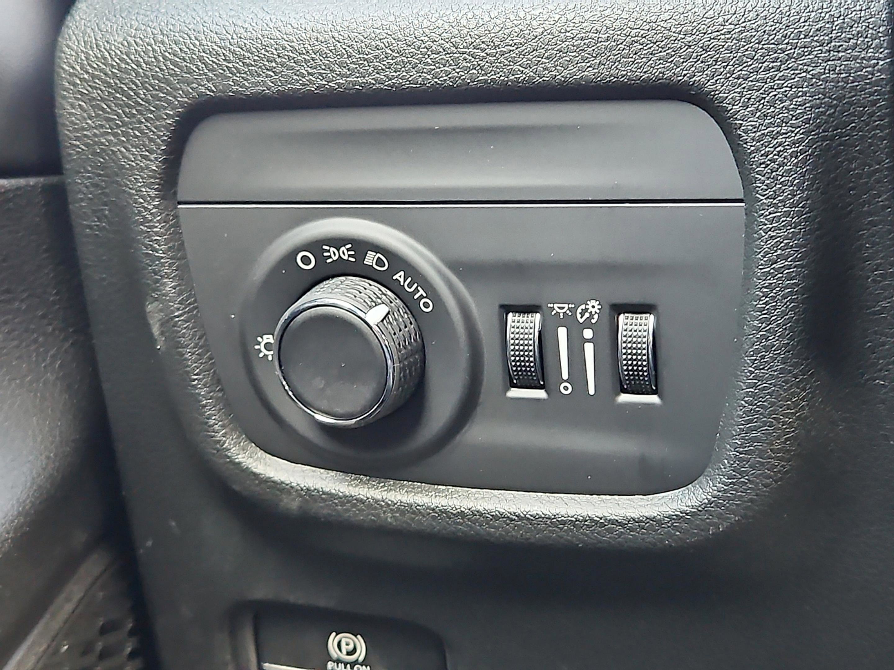 New 2025 Bright White Clear-Coat Exterior Paint Jeep Laredo image 20