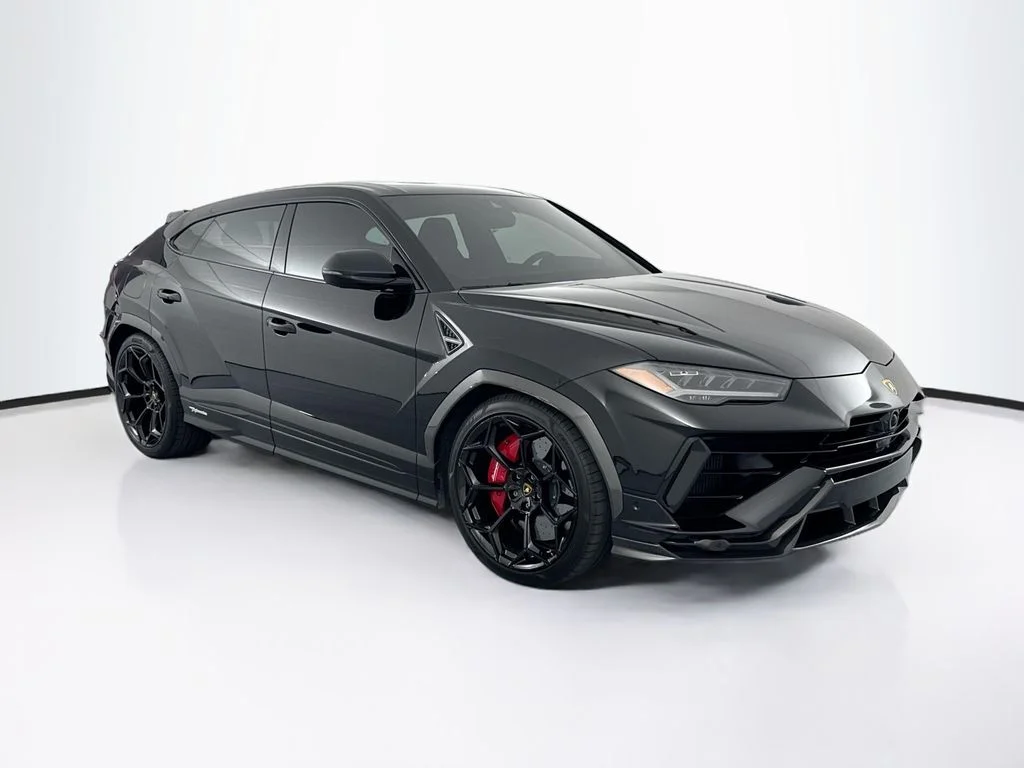 Used 2024  Lamborghini Performante image 3