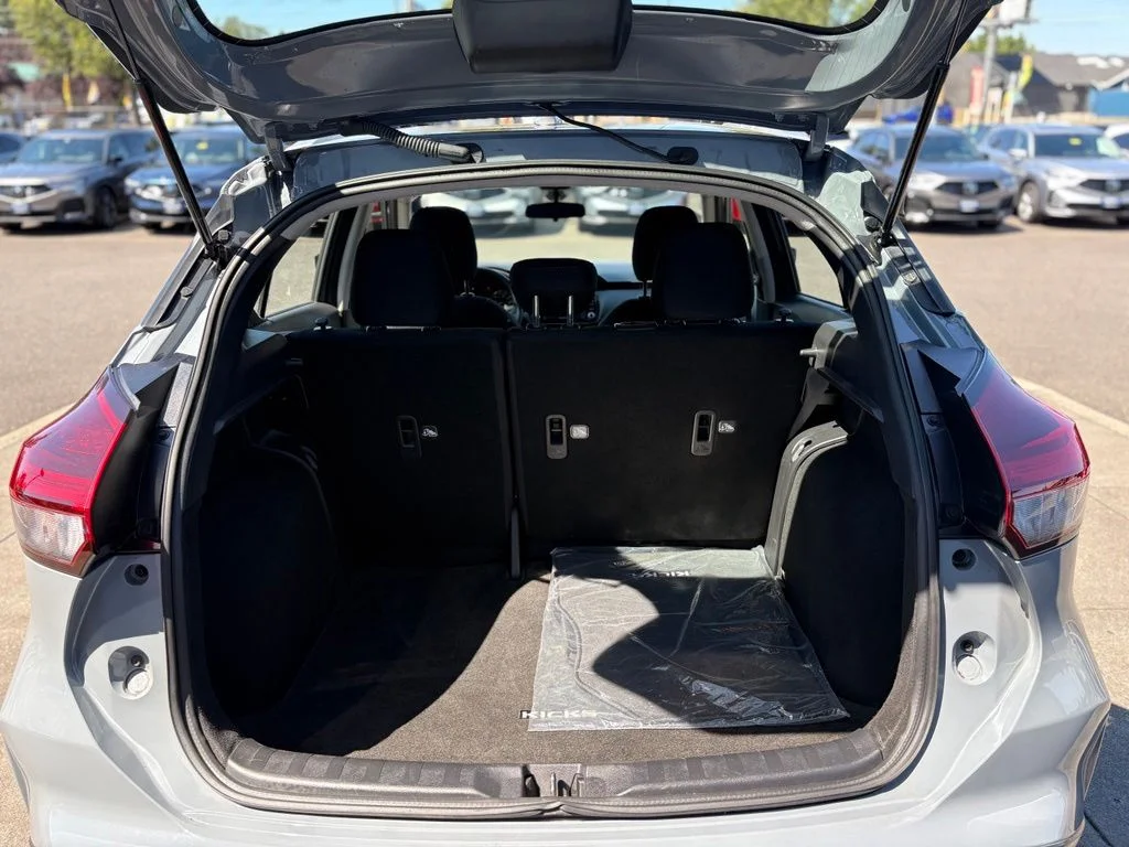 Used 2024 Gray Nissan SV image 7