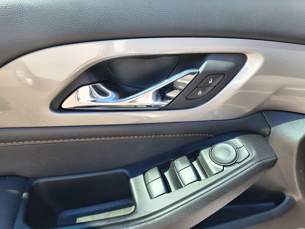 Used 2020 Summit White Chevrolet LS image 13