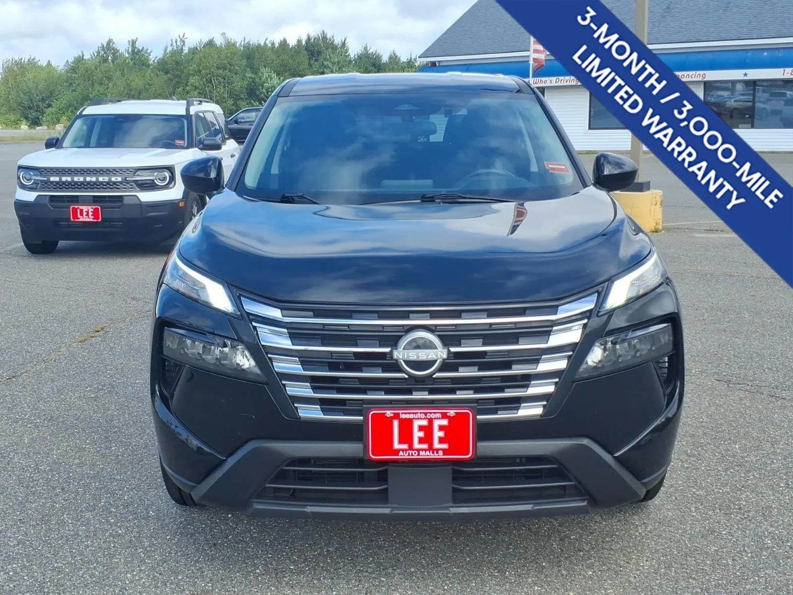 Used 2025 Super Black Nissan SV image 2