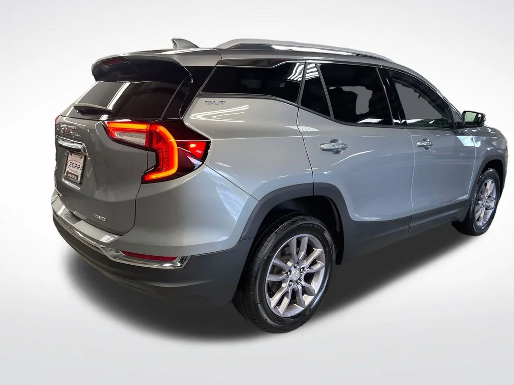 Used 2023 Silver GMC SLT image 5