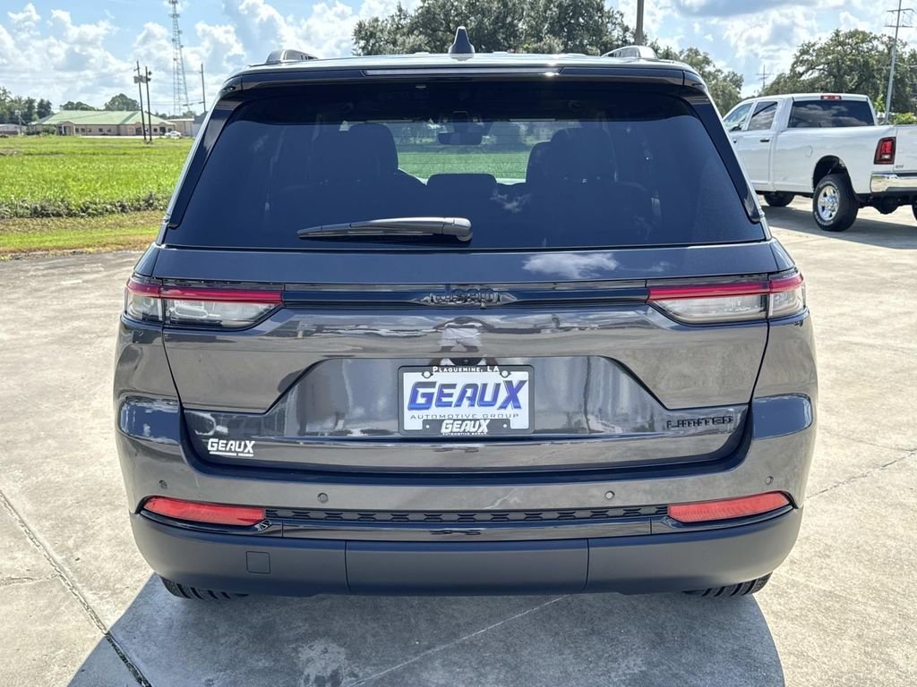 New 2025 Baltic Gray Metallic Clear-Coat Exterior Paint Jeep Limited image 12