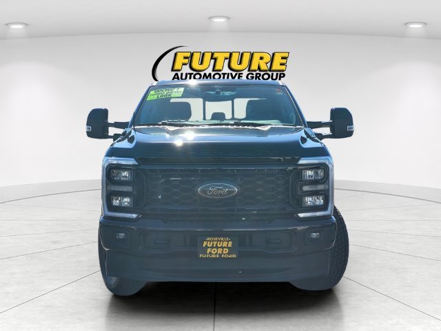 Used 2025  Ford Lariat image 2