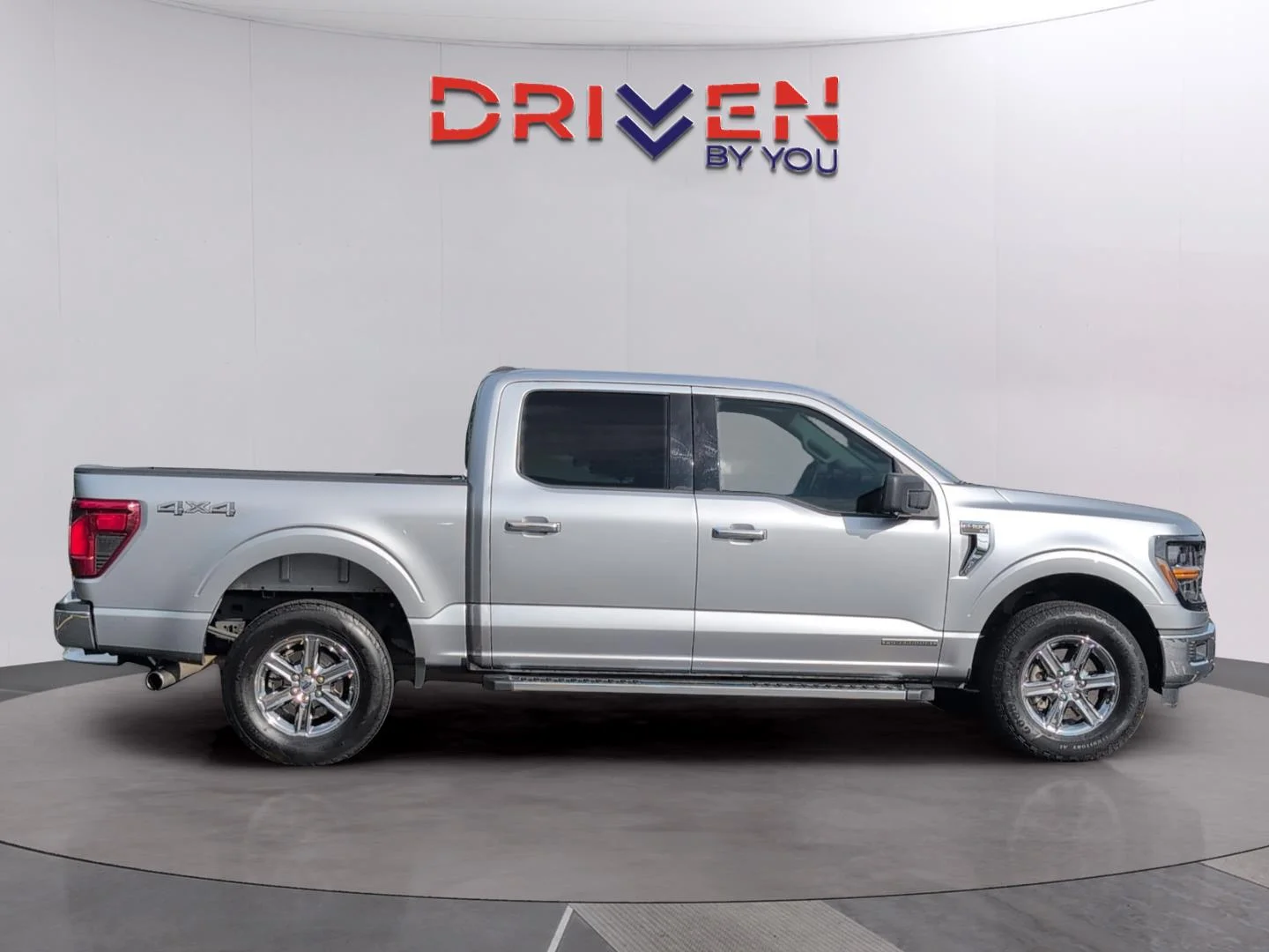 Used 2024 Iconic Silver Ford XLT image 7