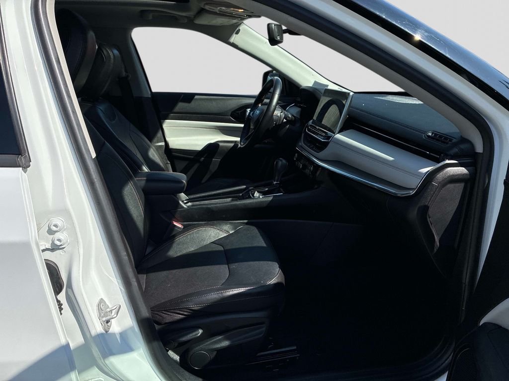 Used 2022 White Jeep Limited image 9
