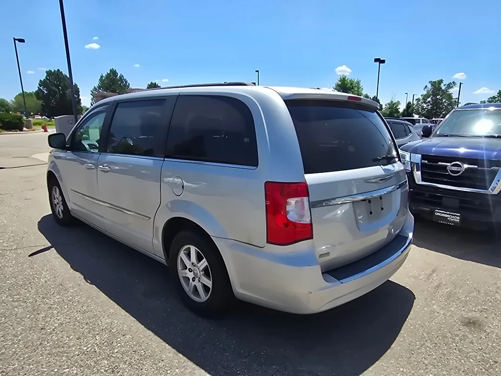 Used 2011 Bright Silver Metallic Clearcoat Chrysler Touring image 13
