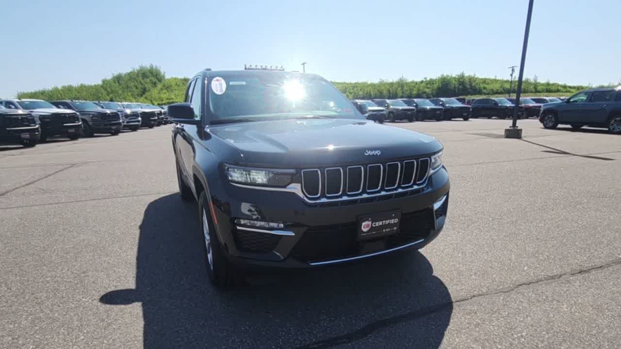 Used 2023 Rocky Mountain Pearlcoat Jeep Limited image 4