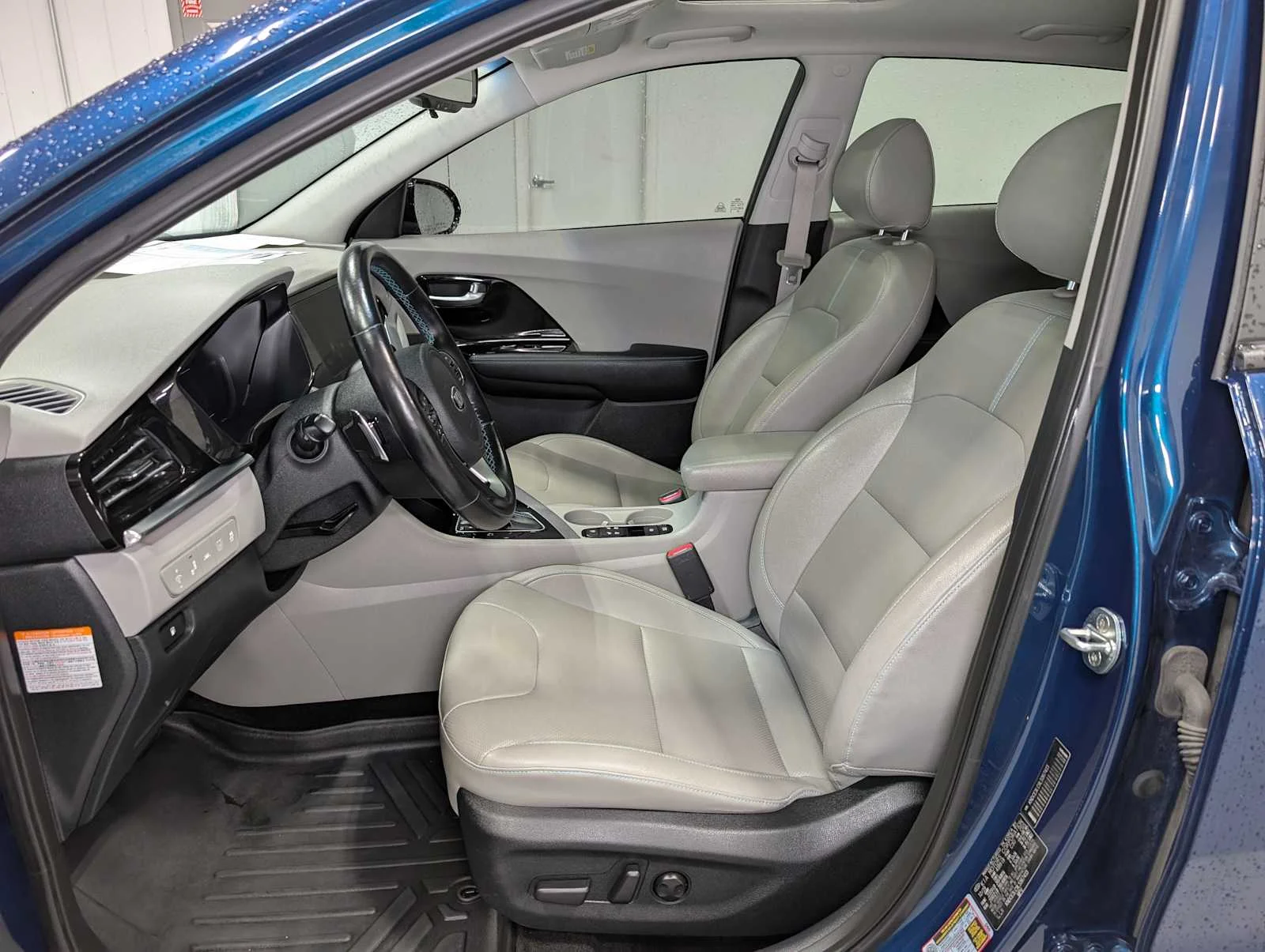 Used 2020 CERULEAN Kia EX Premium image 4